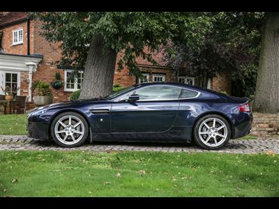 Aston Martin+Vantage